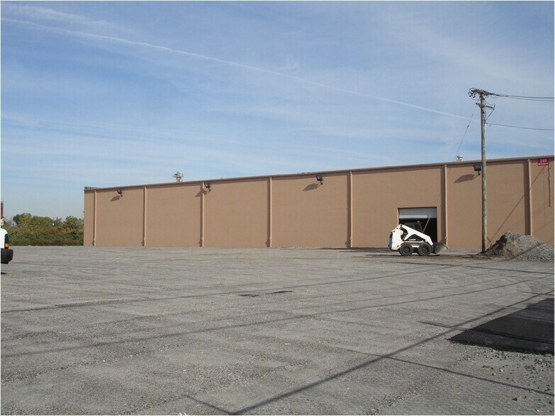More Photos Of 249 Thomas McGovern Dr, Jersey City Manufacturing For Lease