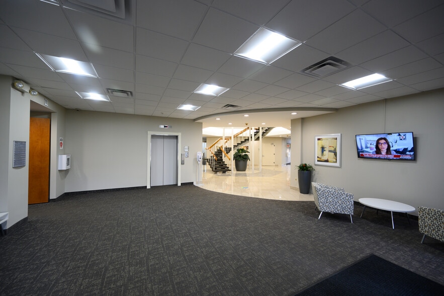 More Photos Of 1099 Wall St W, Lyndhurst Office For Lease