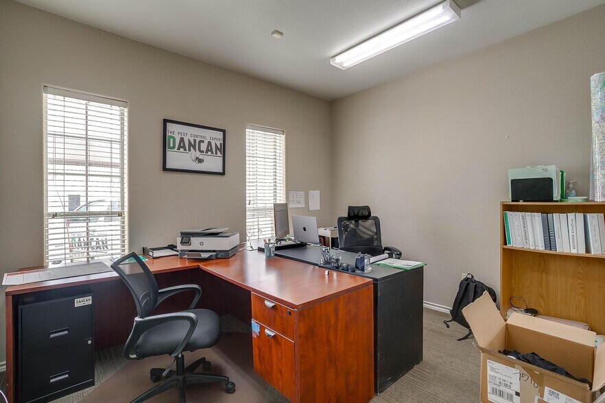 More Photos Of 110 Gotcher Ave, Lake Dallas Warehouse For Sale