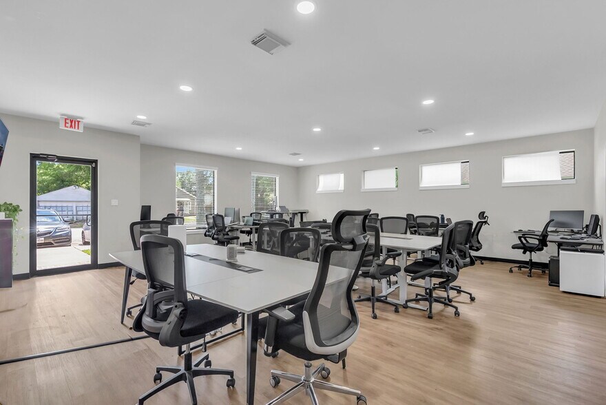 More Photos Of 907 Otto St, Brookshire Loft Creative Space For Sale