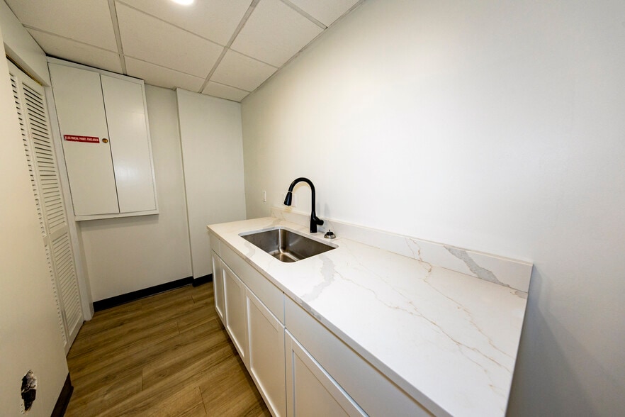 More Photos Of 30-40 E Columbus St, Columbus Unknown For Lease