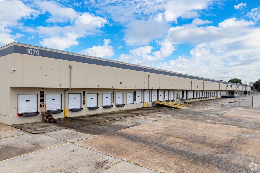 More Photos Of 2251 Sylvan Rd, East Point Warehouse For Lease