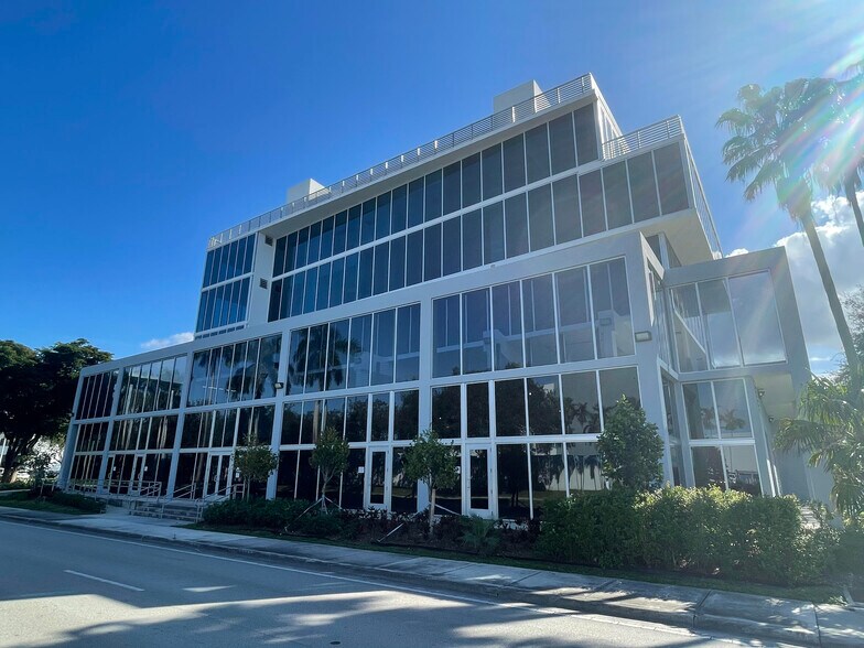 More Photos Of 10450 NW 33rd St, Doral Office For Sale