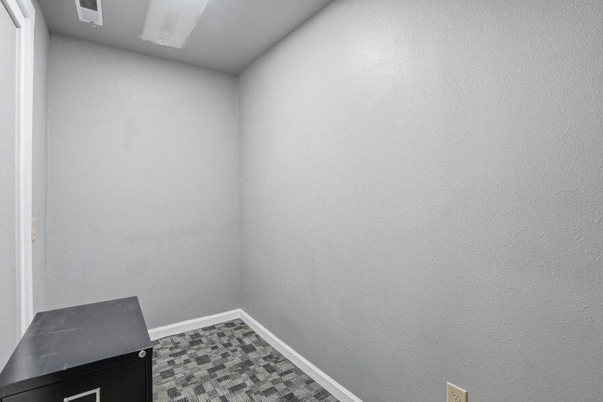 More Photos Of 1124 Pines Rd, Spokane Medical For Sale