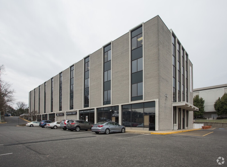 More Photos Of 6201 Leesburg Pike, Falls Church Office For Lease