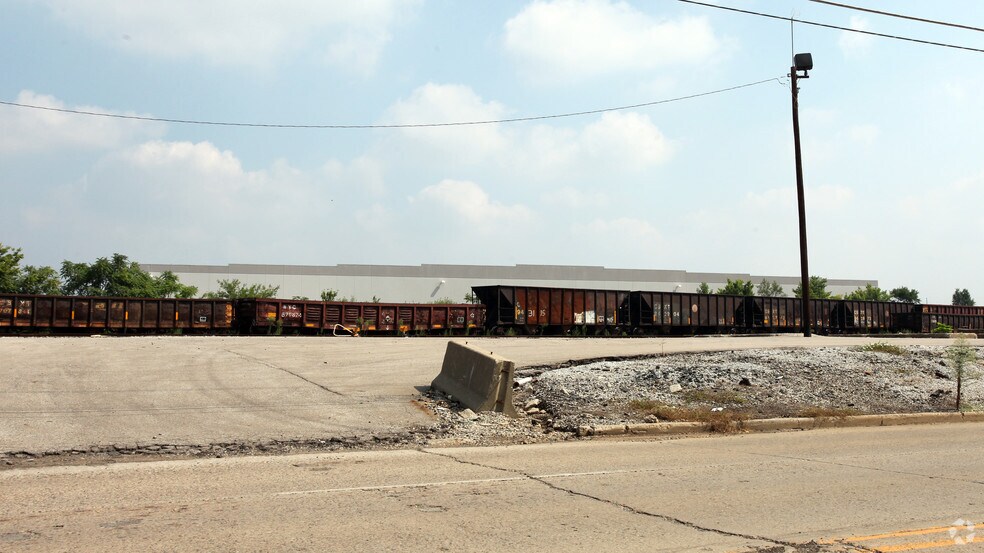 More Photos Of 202 S Belmont Ave, Indianapolis Distribution For Lease