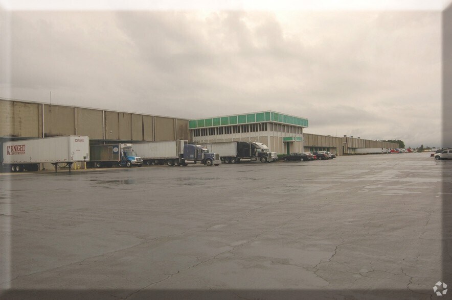 More Photos Of 6045 SE 83rd St, Ocala Distribution For Sale