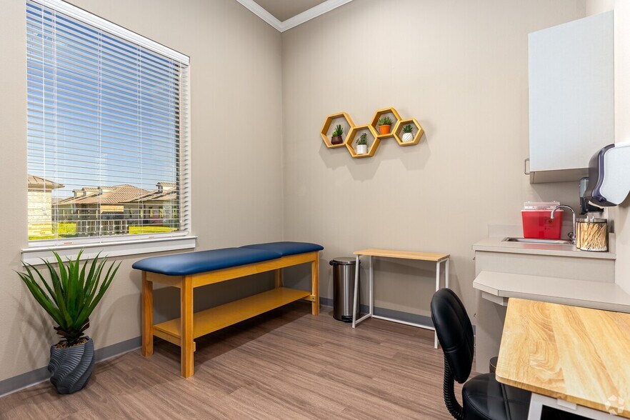 More Photos Of 1400 N Coit Rd, McKinney Medical For Lease