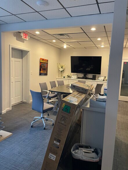 More Photos Of 17 Parker Terrace Ext, Glastonbury Office For Lease