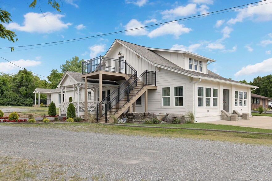 Primary Photo Of 157 Old Shackle Island Rd, Hendersonville Storefront Retail Office For Lease