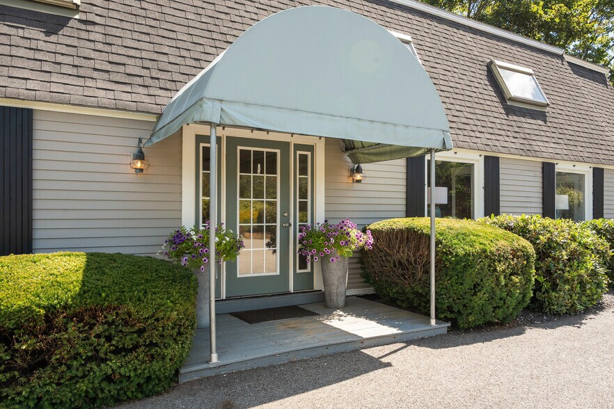 More Photos Of 2049 Post Rd, Wells Storefront Retail Office For Lease