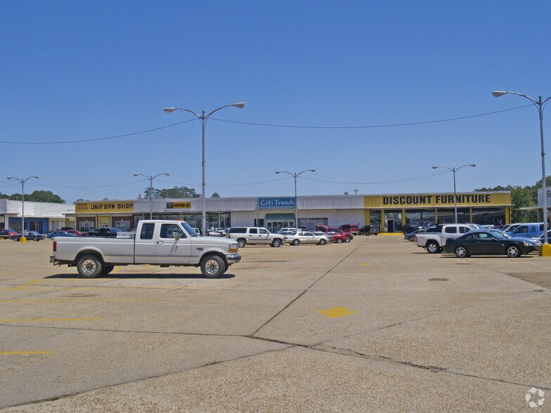 More Photos Of 1700 Terry Rd, Jackson General Retail For Sale