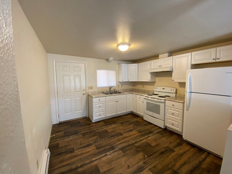 More Photos Of 25 N Airport Rd, Deer Park Apartments For Sale