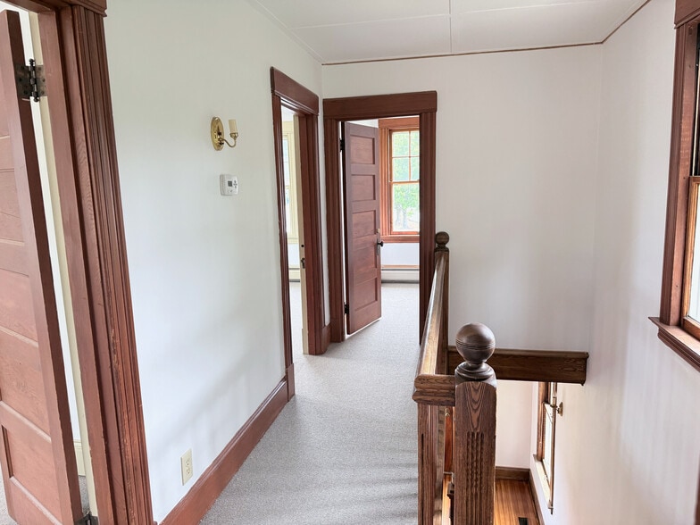 More Photos Of 194-196 New London Tpke, Glastonbury Office For Sale