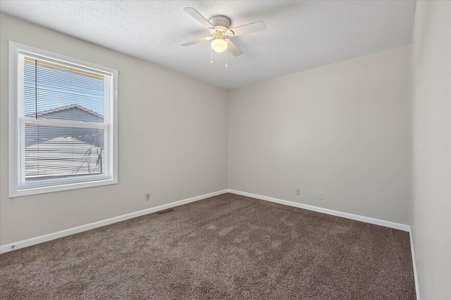 More Photos Of 1531 E Knollwood Cir, Clarksville Apartments For Sale