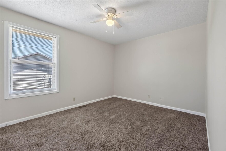 More Photos Of 1531 E Knollwood Cir, Clarksville Apartments For Sale
