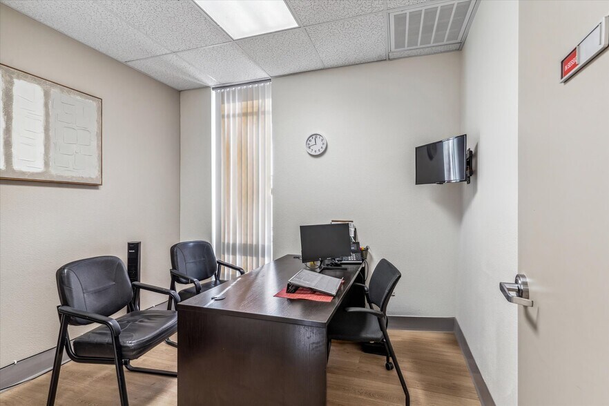 More Photos Of 4220 N 20th Ave, Phoenix Medical For Lease