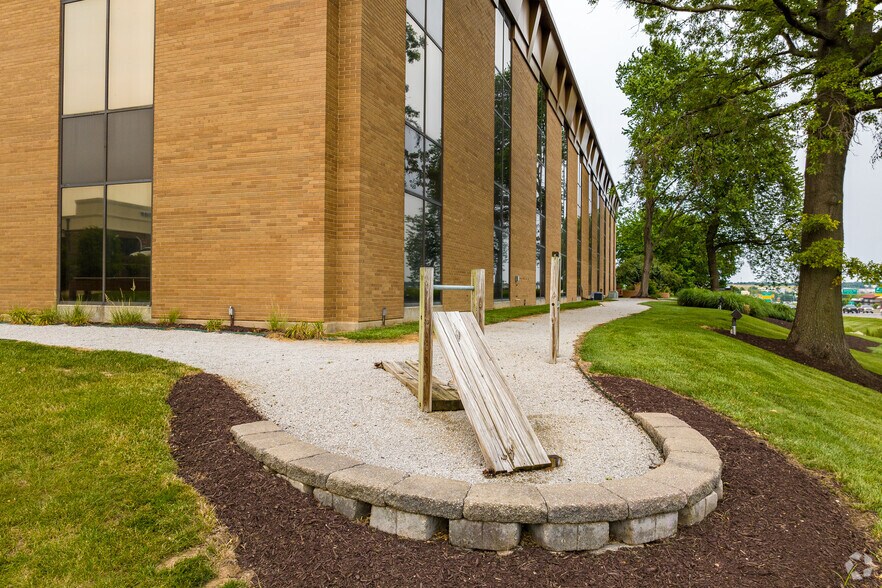 More Photos Of 11960 Westline Industrial Dr, Saint Louis Office For Lease