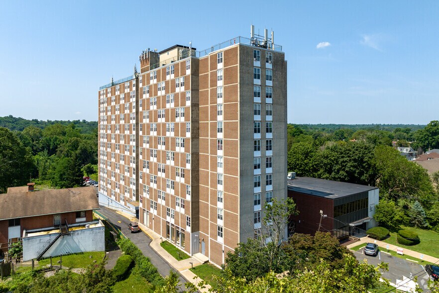 More Photos Of 489 W State St, Trenton Apartments For Lease