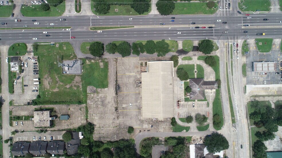 More Photos Of 7330 Florida Blvd, Baton Rouge Freestanding For Sale