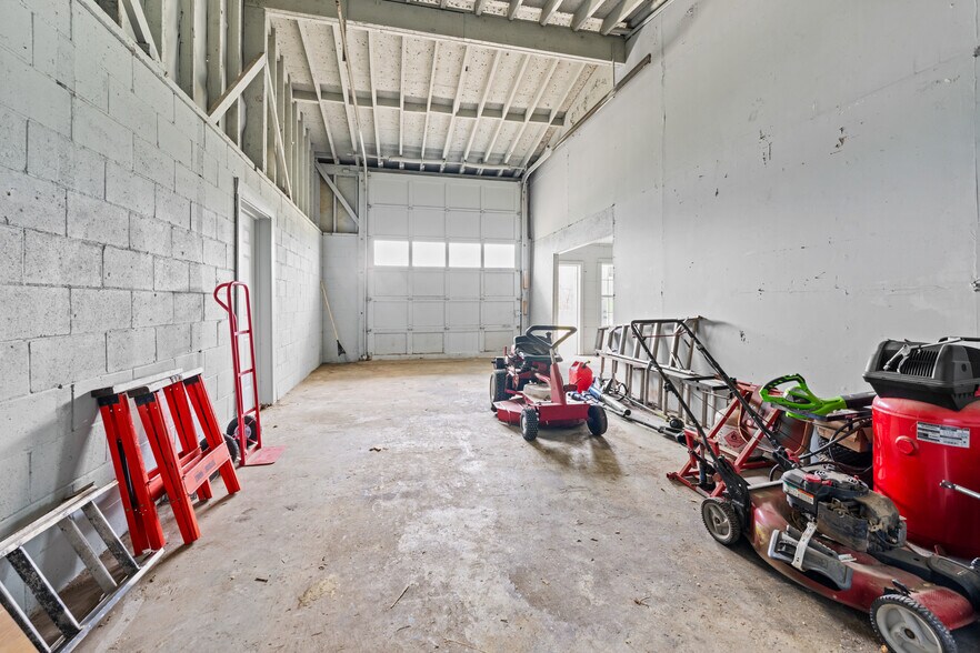 More Photos Of 6060 US Highway 51 N, Millington Flex For Sale
