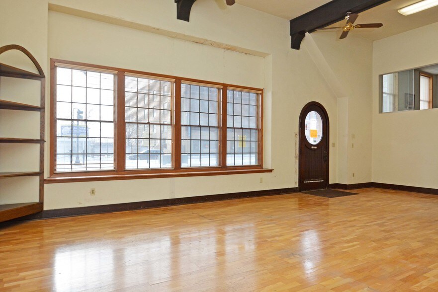 More Photos Of 2345 W University Ave, Saint Paul Warehouse For Lease