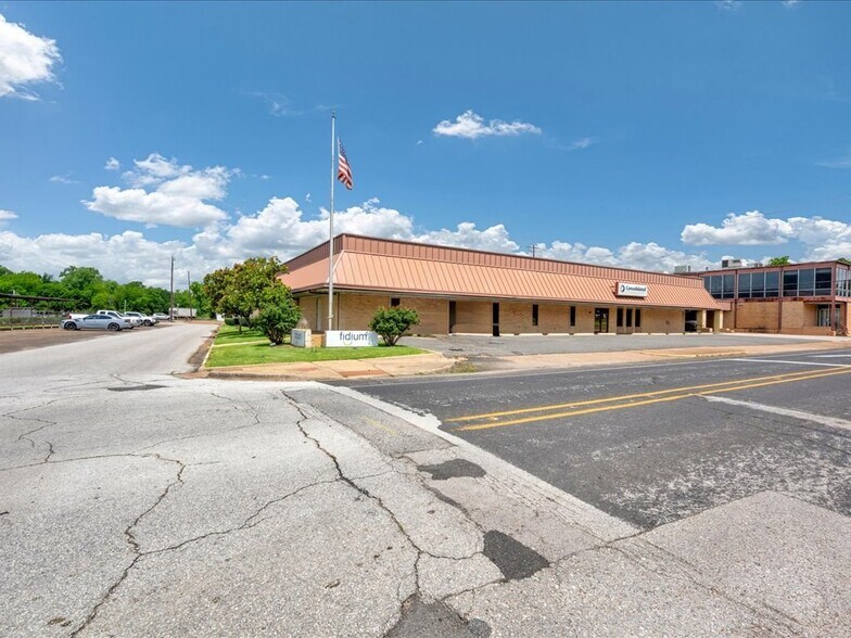 Primary Photo Of 321 N 1st St, Lufkin Office For Sale