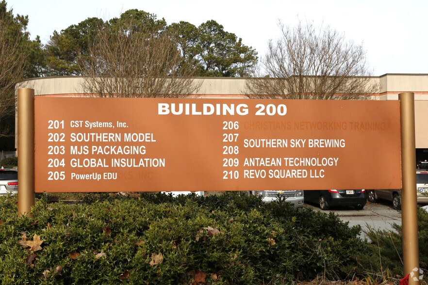 More Photos Of 1590 N Roberts Rd, Kennesaw Warehouse For Lease