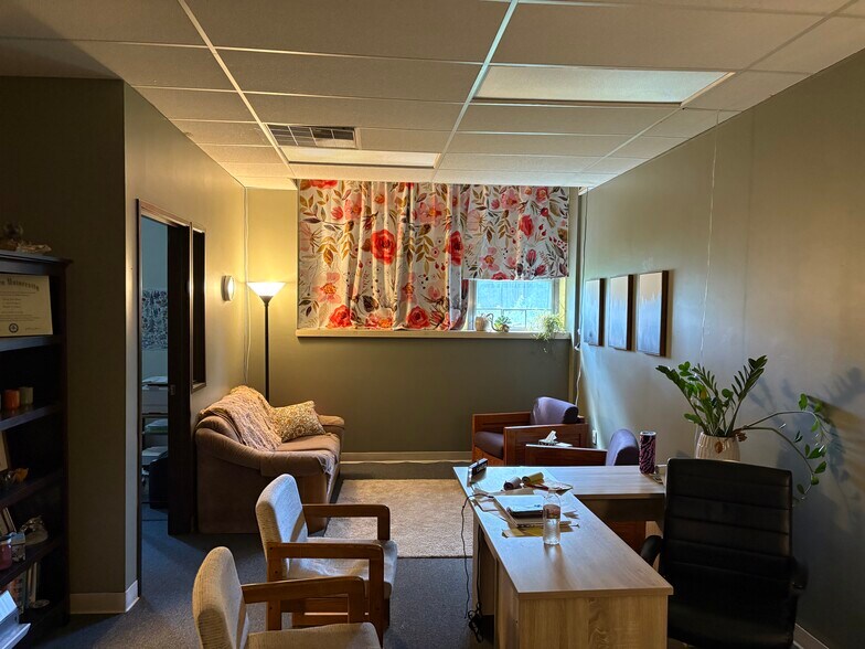 More Photos Of 505 S 12th Ave, Virginia Medical For Sale