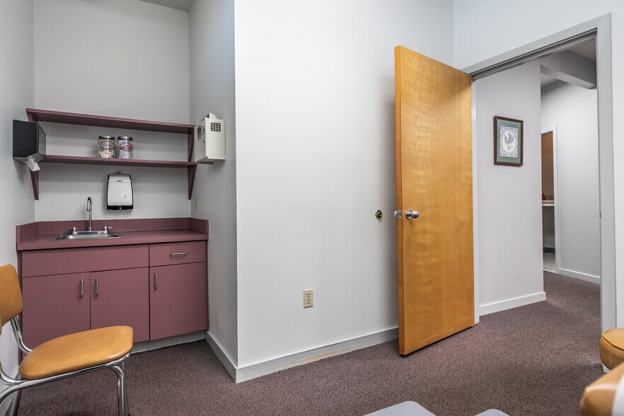 More Photos Of 70 Manheim Ave, Bridgeton Medical For Sale