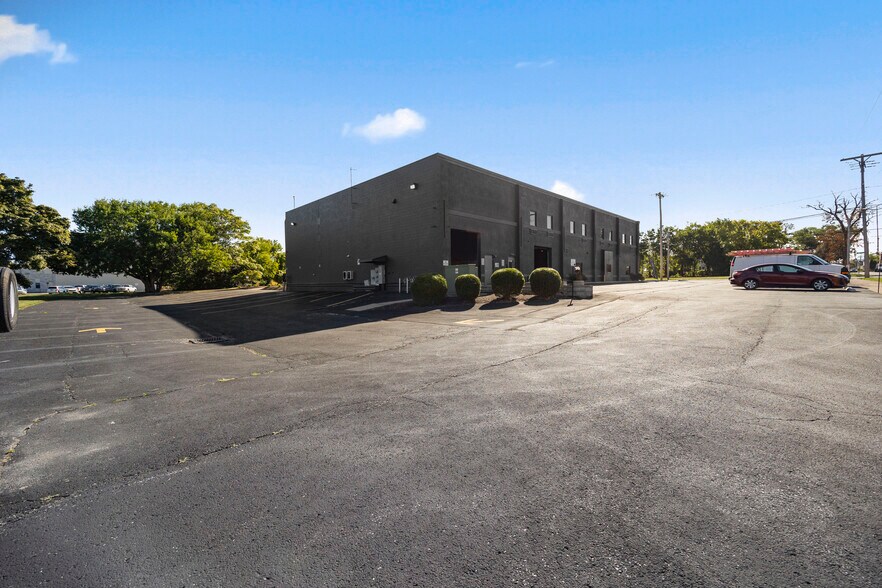 More Photos Of 419 E Market St, Sandusky Hotel For Sale