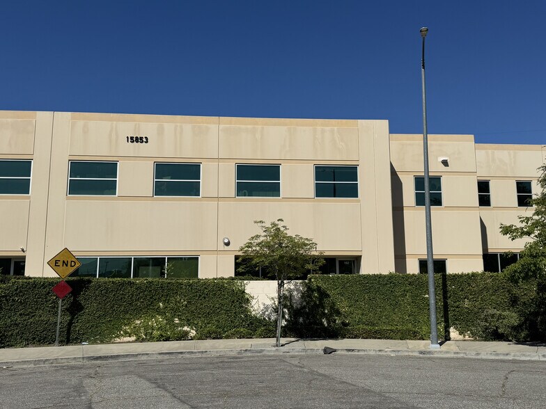 More Photos Of 15853 Monte St, Sylmar Distribution For Sale