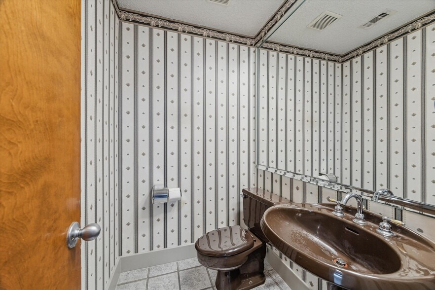 More Photos Of 11930 Sam Houston Pky, Houston Office For Sale