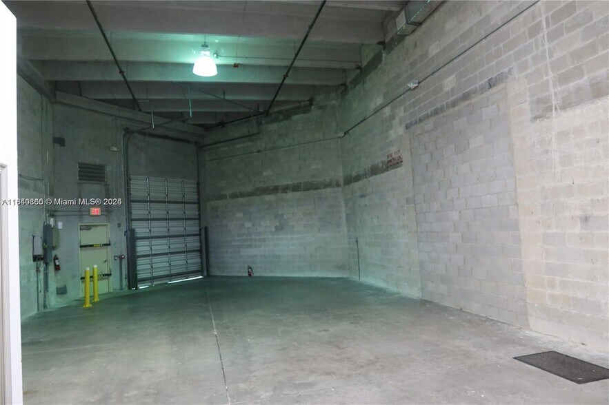 More Photos Of 1835 NW 112th Ave, Miami Warehouse For Lease