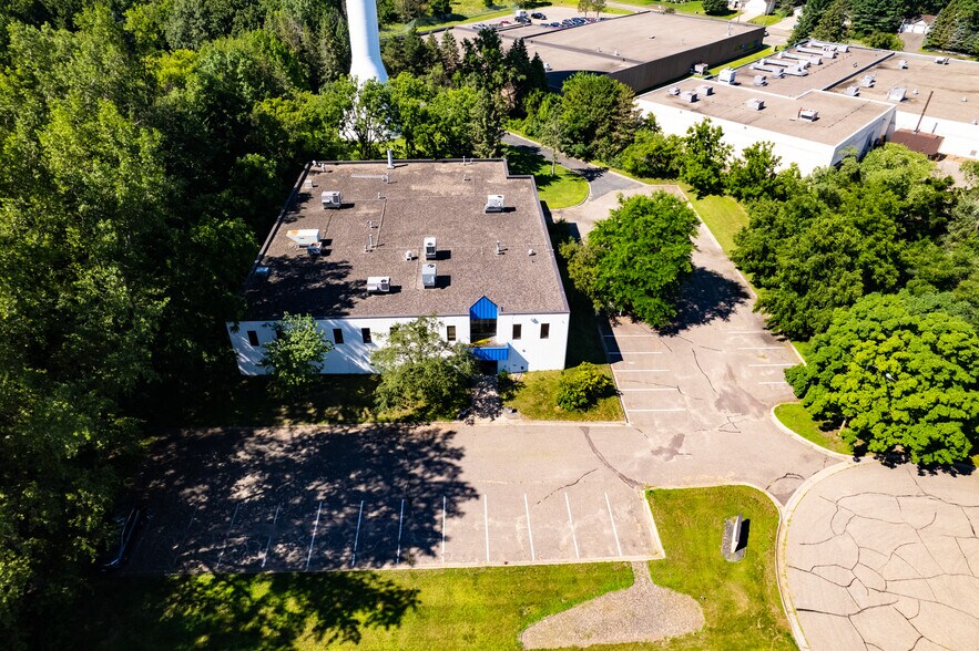 More Photos Of 400 Commerce Ct, Vadnais Heights Manufacturing For Sale