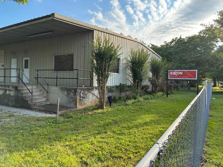 Primary Photo Of 603 W Lafayette St, Bolivar Light Distribution For Sale