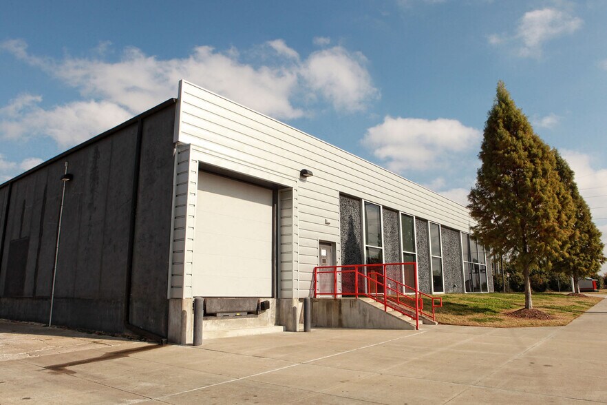 More Photos Of 817 E 4th St, Tulsa Showroom For Sale