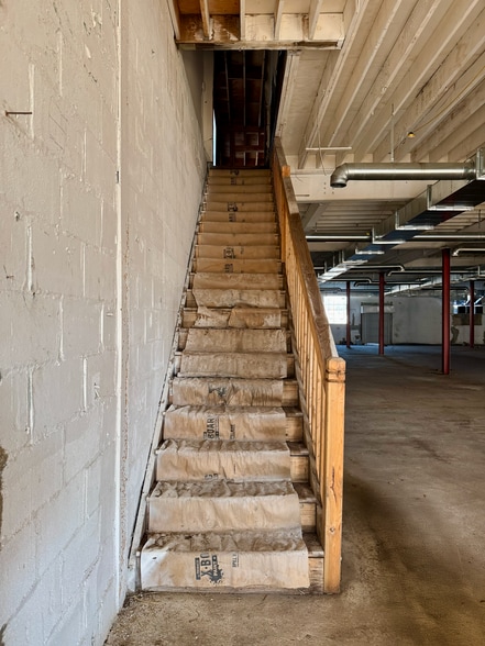 More Photos Of 292 E Smith St, Woodbridge Warehouse For Sale