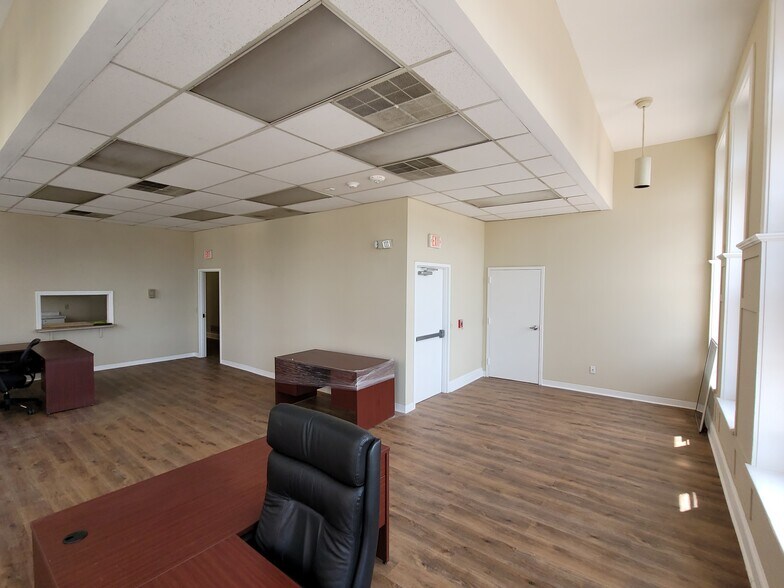 More Photos Of 501 Penn St, Reading Office For Sale