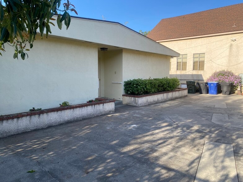 More Photos Of 212 N Lima St, Sierra Madre Office For Lease