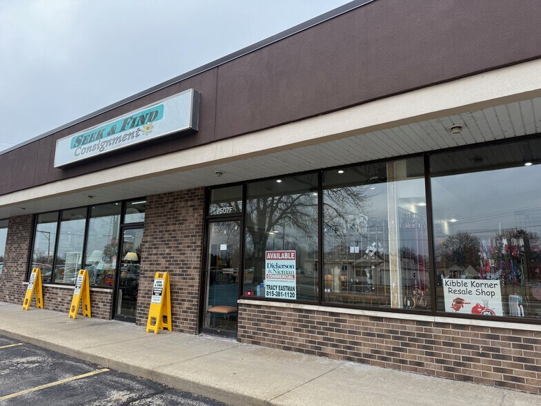More Photos Of 7507 N 2nd St, Machesney Park Storefront Retail Office For Lease