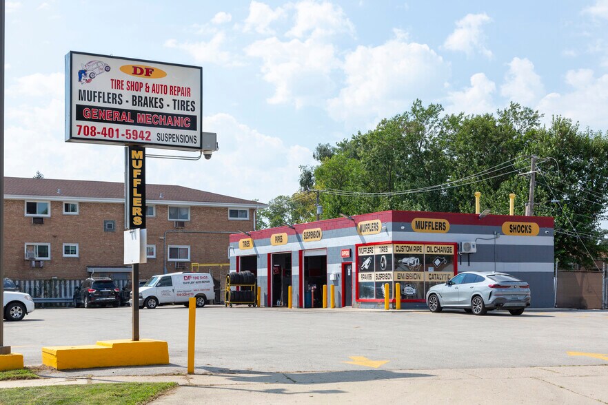 Primary Photo Of 4501 Butterfield Rd, Bellwood Auto Repair For Sale