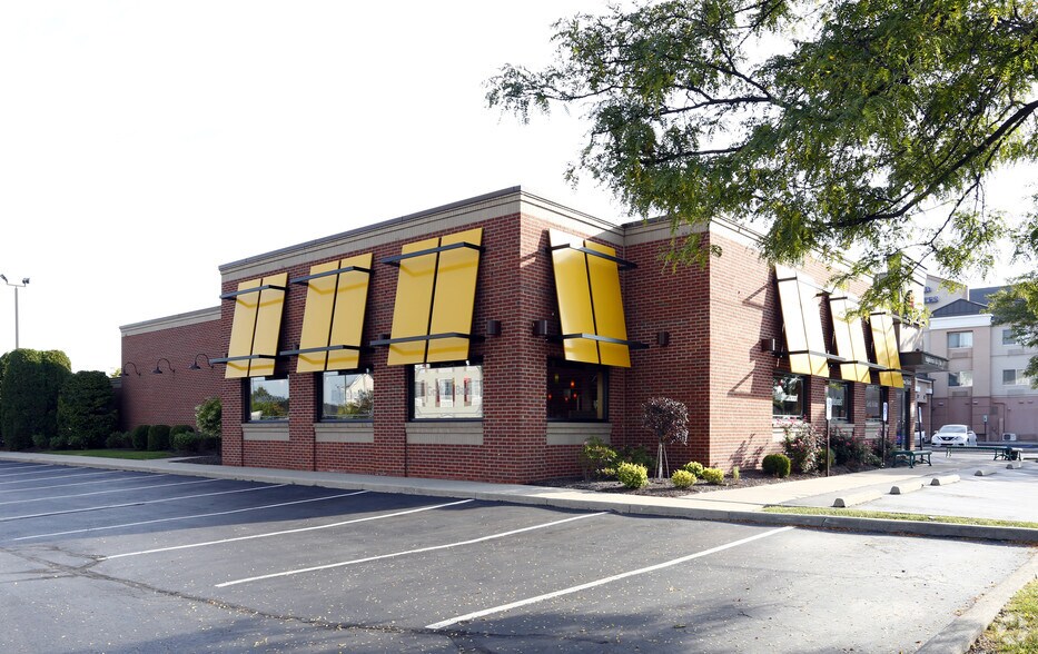 More Photos Of 531 W Dussel Dr, Maumee Restaurant For Sale