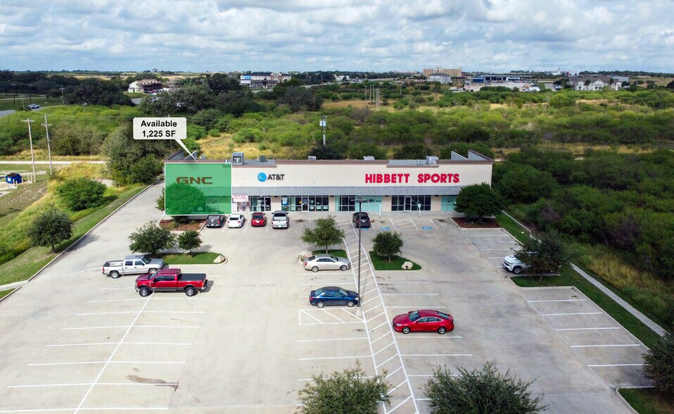 More Photos Of 165 Business Park Dr, Kenedy Freestanding For Lease