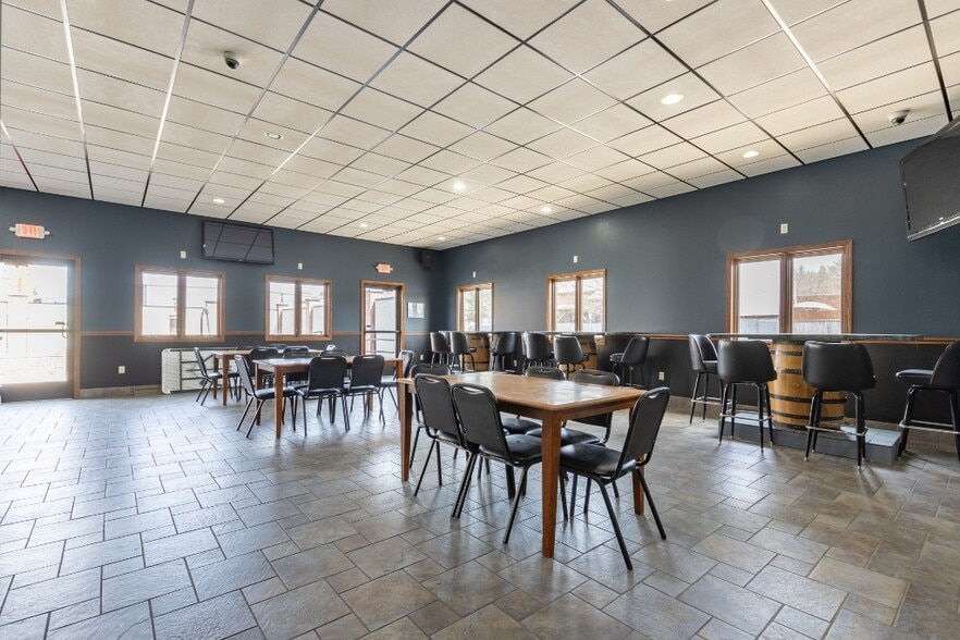 More Photos Of 740 Washington St, Wausau Bar For Sale