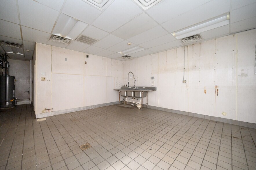 More Photos Of 343 State Route 17, Hasbrouck Heights Fast Food For Lease