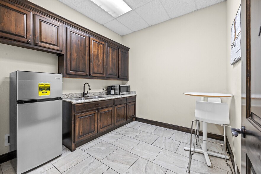 More Photos Of 2023 Humble Westfield Rd, Houston Warehouse For Sale