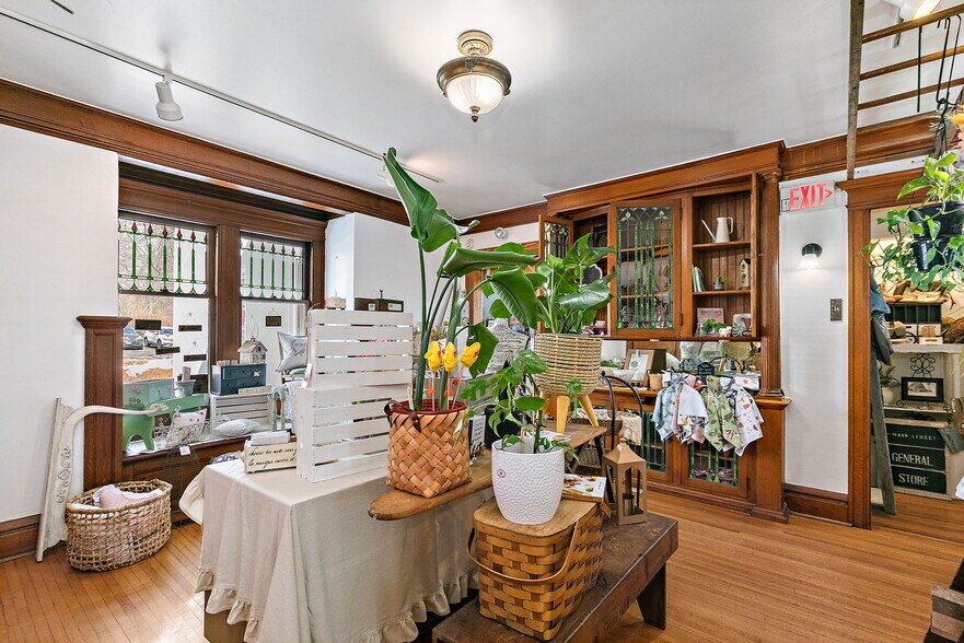 More Photos Of 303 N Main St, Elburn General Retail For Sale