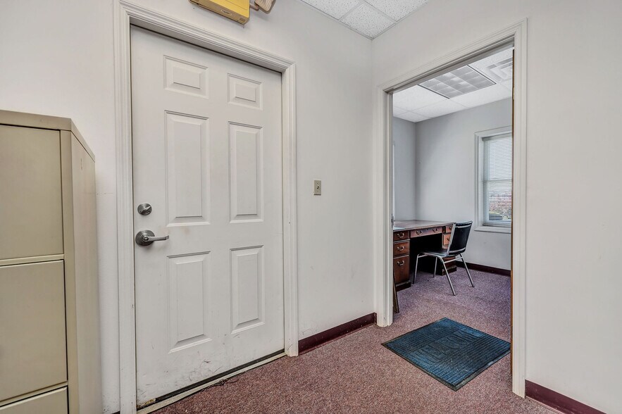 More Photos Of 860 NW Washington Blvd, Hamilton Medical For Lease