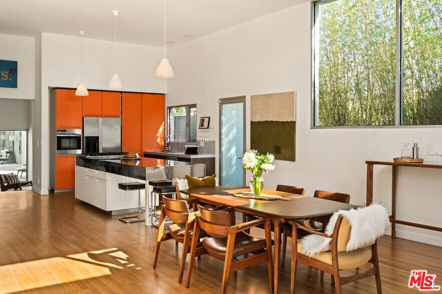 More Photos Of 1076 Palms Blvd, Venice Apartments For Sale